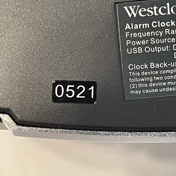 Westclox Large 1.4" Red LED Digital FM Clock Radio w/t 2 USB Charging‎ Ports - Picture 6 of 7